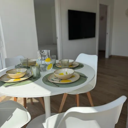 Beach Apartment Fuengirola דירה *